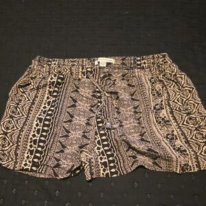 American Eagle Outfitters Black and Tan Patterned Viscose Shorts Size Small